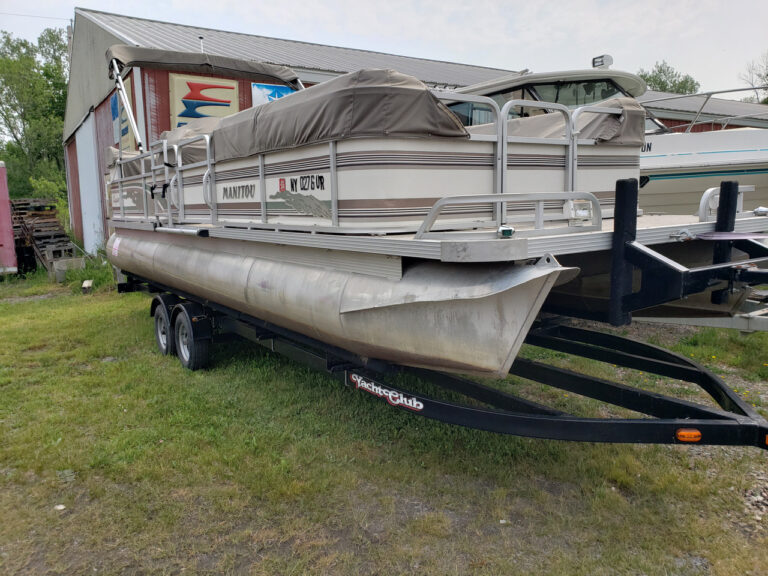 1997 Manitou Legacy 24 used pontoon boat