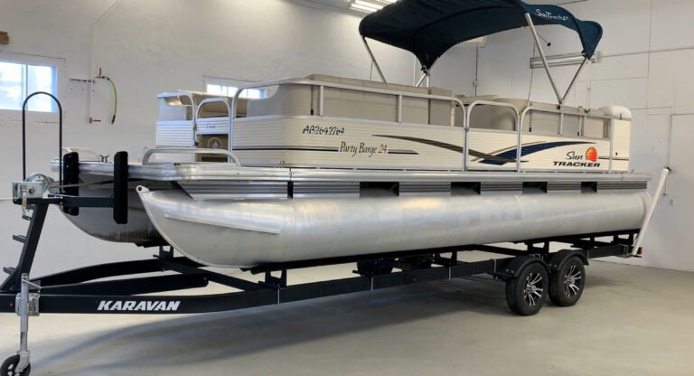2010 Tracker 24 Party Barge used pontoon boat with spacious deck