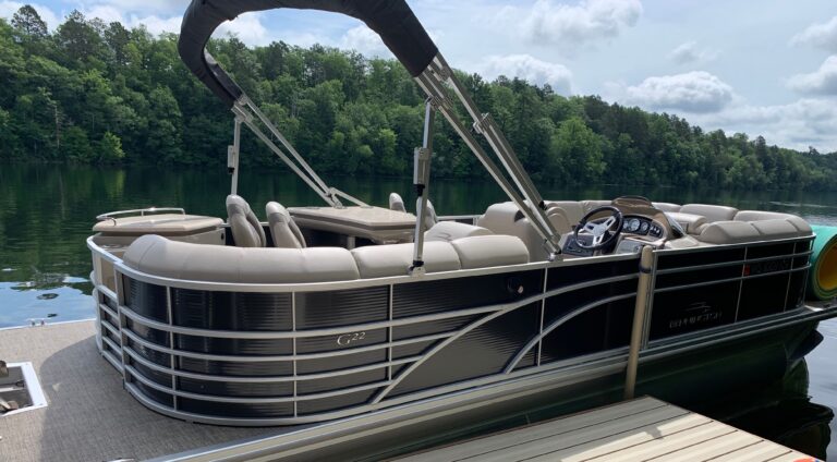 2016 Bennington 22 GPD used pontoon boat on the lake