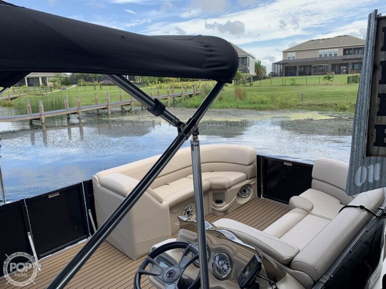 2017 Avalon LTZ Entertainer 2485 used pontoon boat