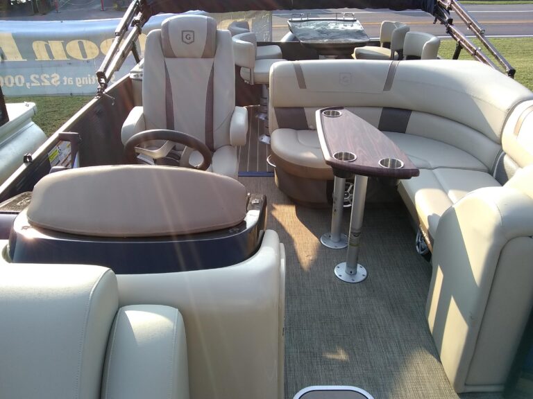 2017 Godfrey Aqua Patio AP235CB used pontoon boat