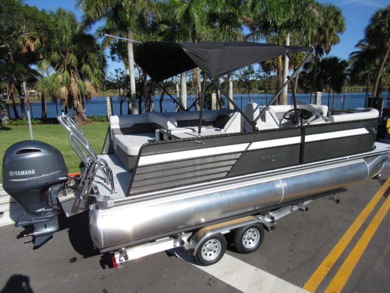 2019 Crest III 220 SLS used pontoon boat