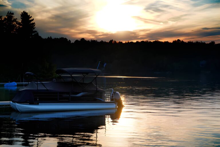 Pontoon Boat Buying Tips: 17 Smart Tips for Beginners [Guide]