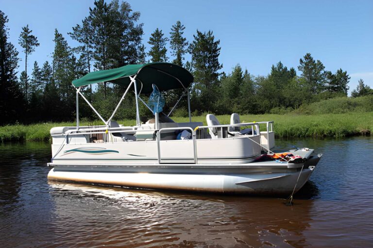 15 Common Pontoon Boat Problems and How to Fix Them [Guide]