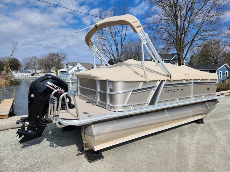 Starcraft CX 21 C pontoon boat showing deck and seating layout